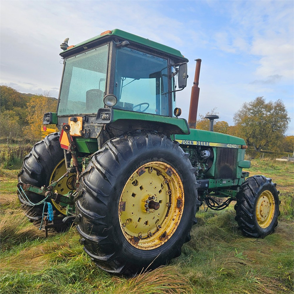 Traktor John Deere 4240: gambar 7