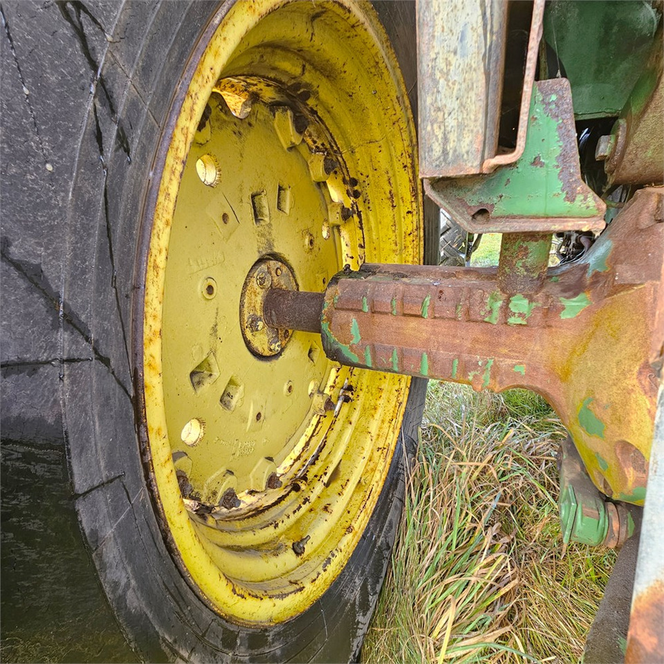 Traktor John Deere 4240: gambar 32