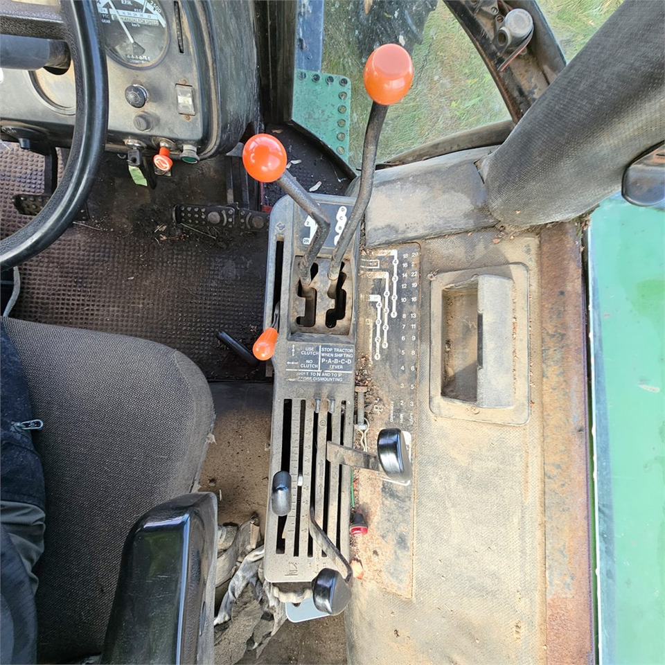 Traktor John Deere 4240: gambar 12