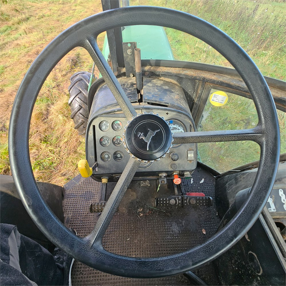 Traktor John Deere 4240: gambar 15