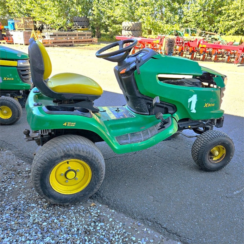 John Deere X304 - Mesin pemotong rumput: gambar 3 John Deere X304 - Mesin pemotong rumput: gambar 3