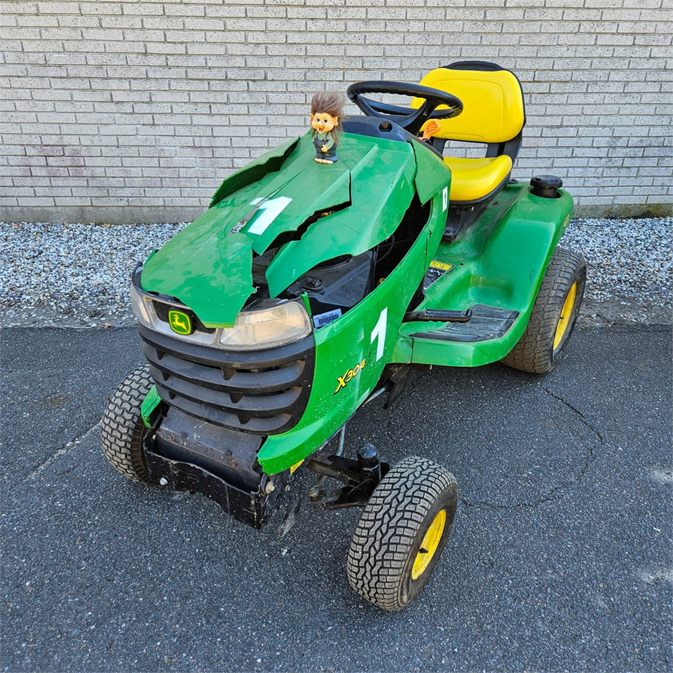 John Deere X304 - Mesin pemotong rumput: gambar 2 John Deere X304 - Mesin pemotong rumput: gambar 2