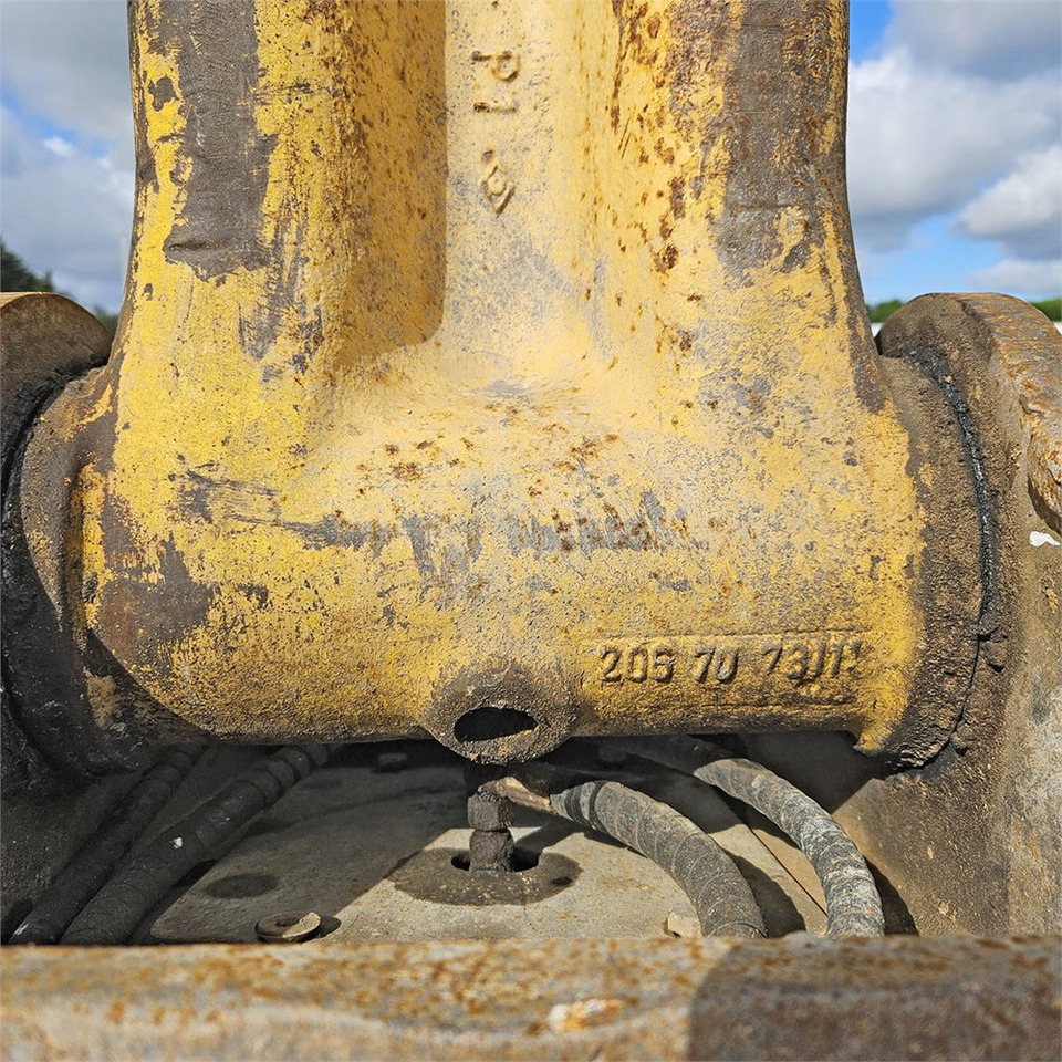 Ekskavator perayap Komatsu PC240 LC-8: gambar 31