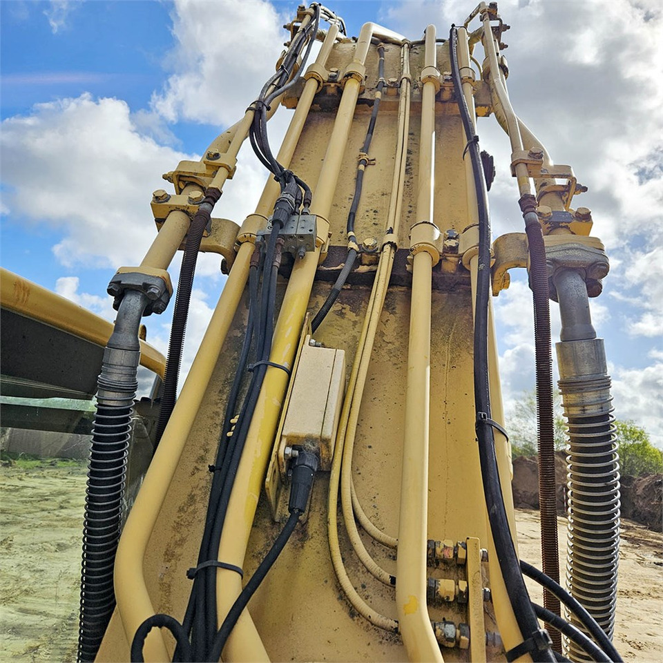 Ekskavator perayap Komatsu PC240 LC-8: gambar 24