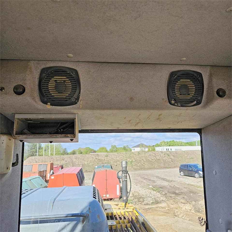 Ekskavator perayap Komatsu PC240 LC-8: gambar 19