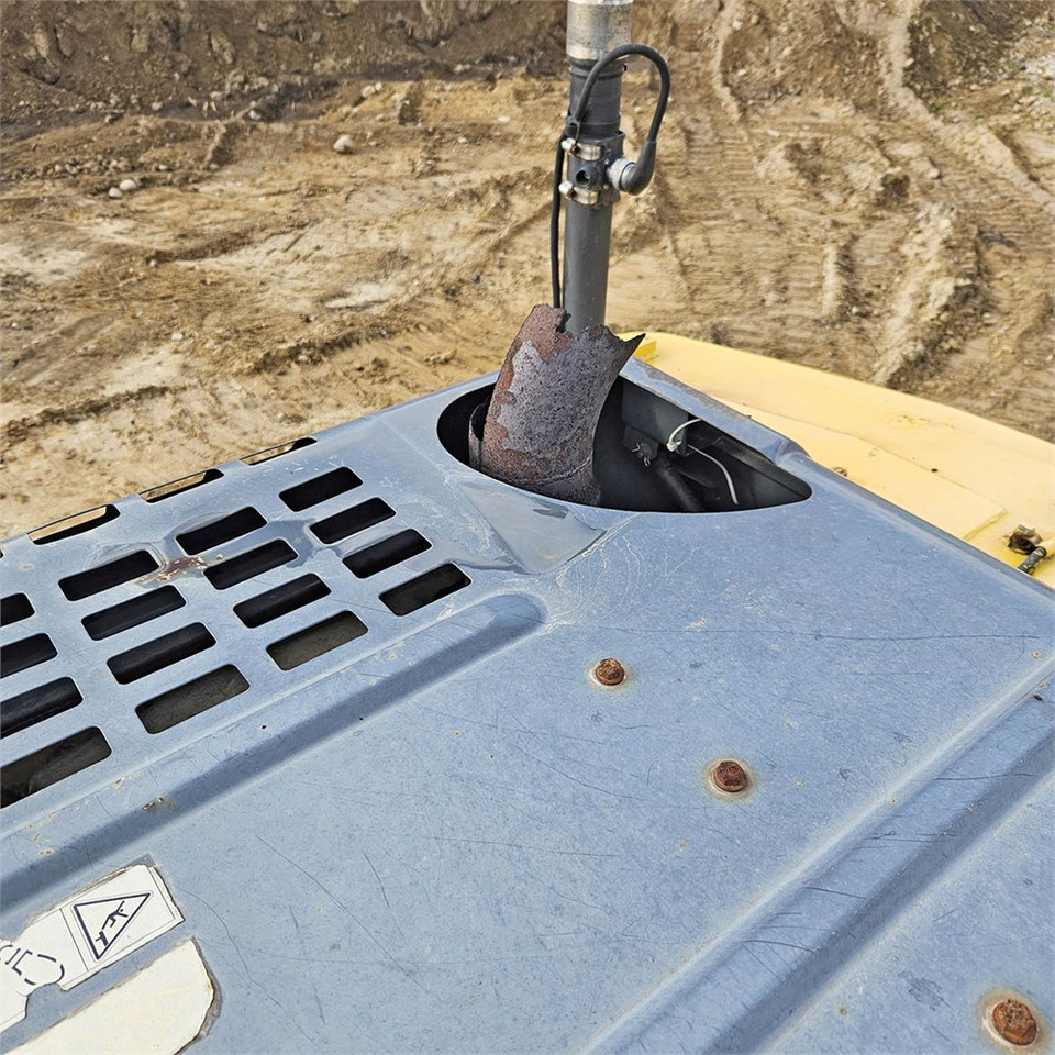 Ekskavator perayap Komatsu PC240 LC-8: gambar 40