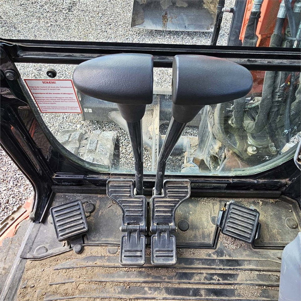 Ekskavator mini Kubota KX057-4: gambar 13