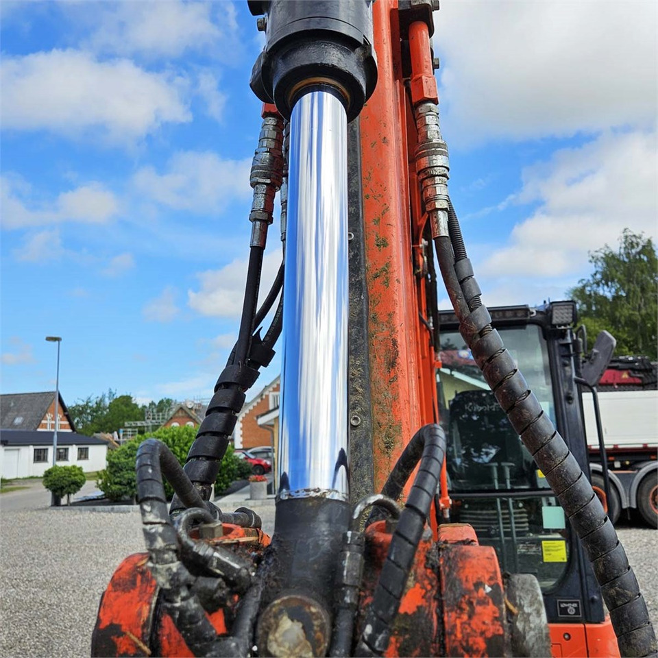 Ekskavator mini Kubota KX057-4: gambar 26