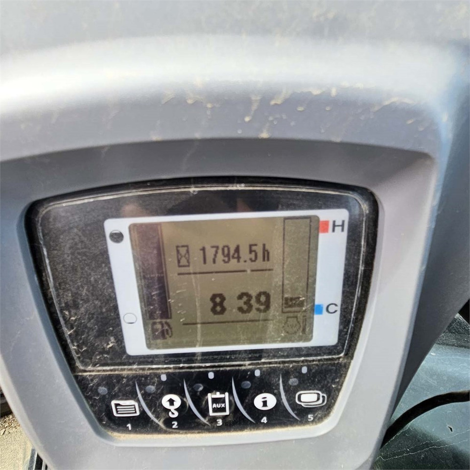 Ekskavator mini Kubota KX057-4: gambar 17