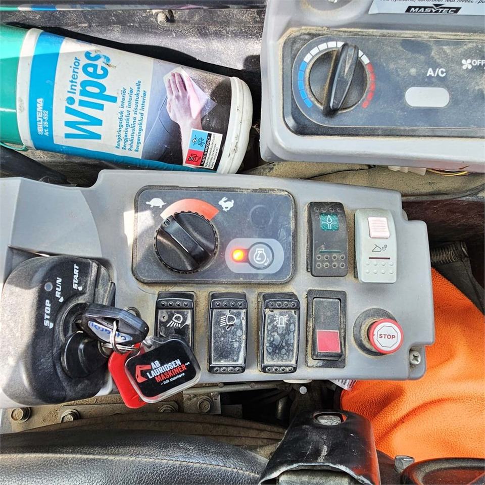 Ekskavator mini Kubota KX057-4: gambar 14