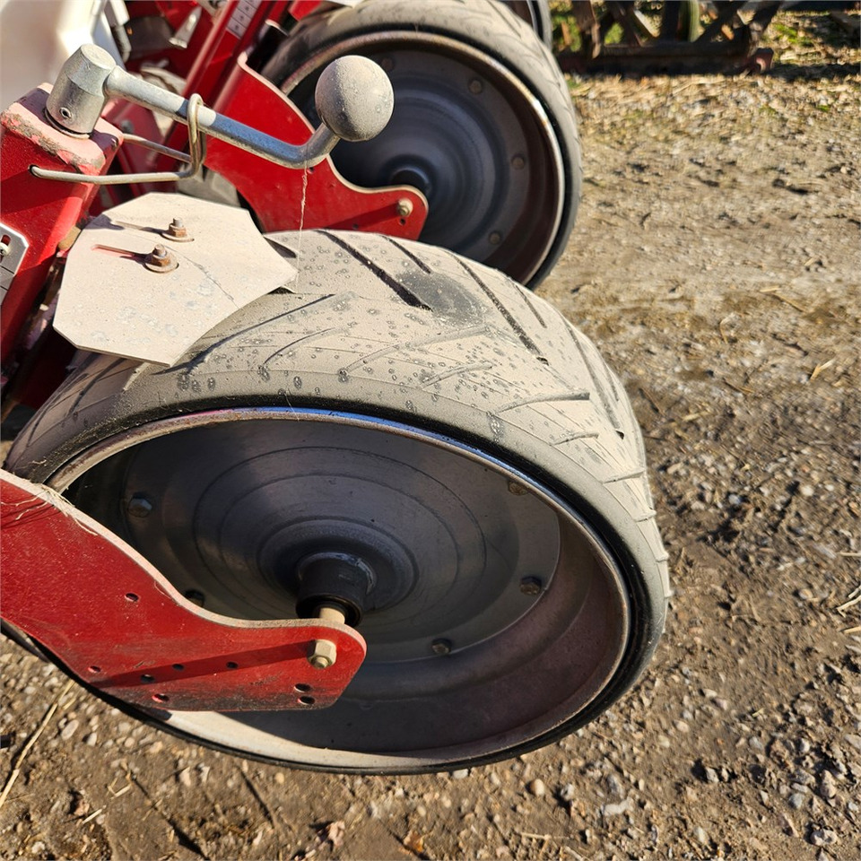 Peralatan menabur Kverneland Optima E-drive 8: gambar 36