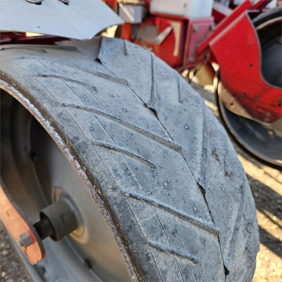 Peralatan menabur Kverneland Optima E-drive 8: gambar 25