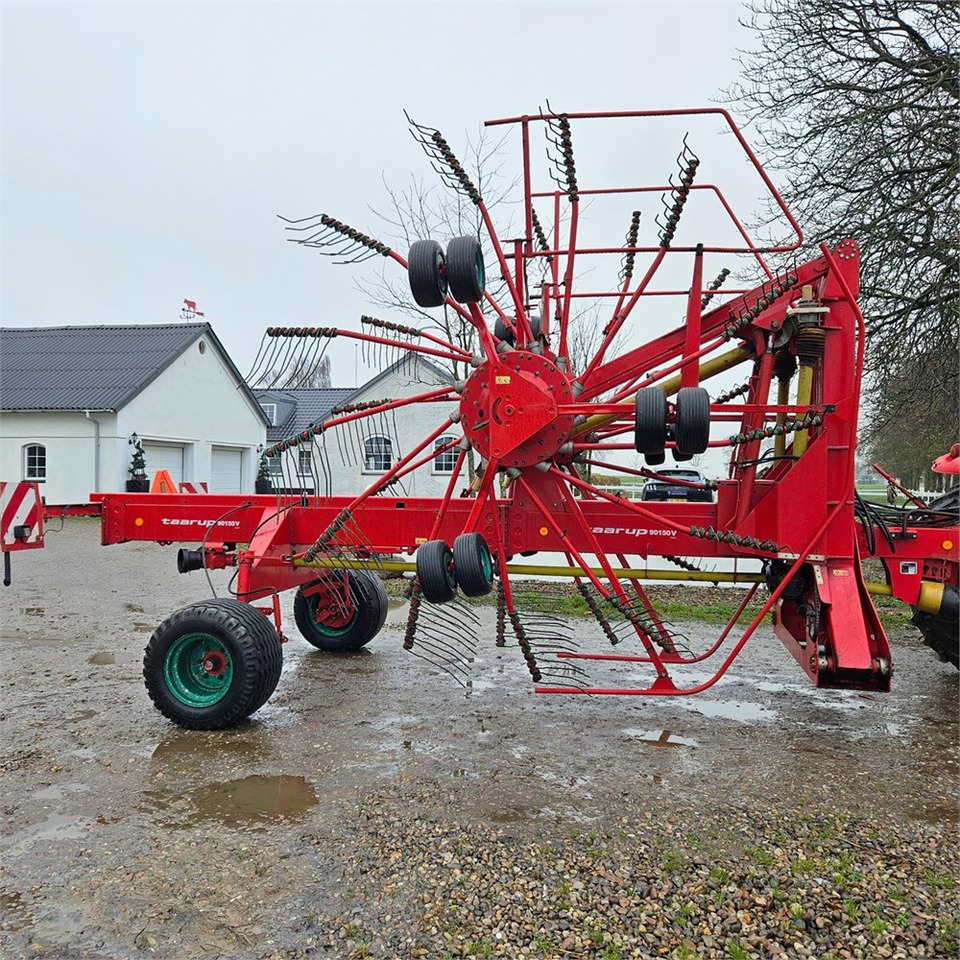 Kverneland Taarup 90150 V - Peralatan untuk pembuatan jerami: gambar 1 Kverneland Taarup 90150 V - Peralatan untuk pembuatan jerami: gambar 1