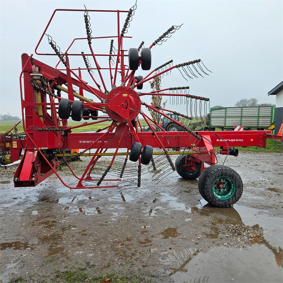 Kverneland Taarup 90150 V - Peralatan untuk pembuatan jerami: gambar 3 Kverneland Taarup 90150 V - Peralatan untuk pembuatan jerami: gambar 3