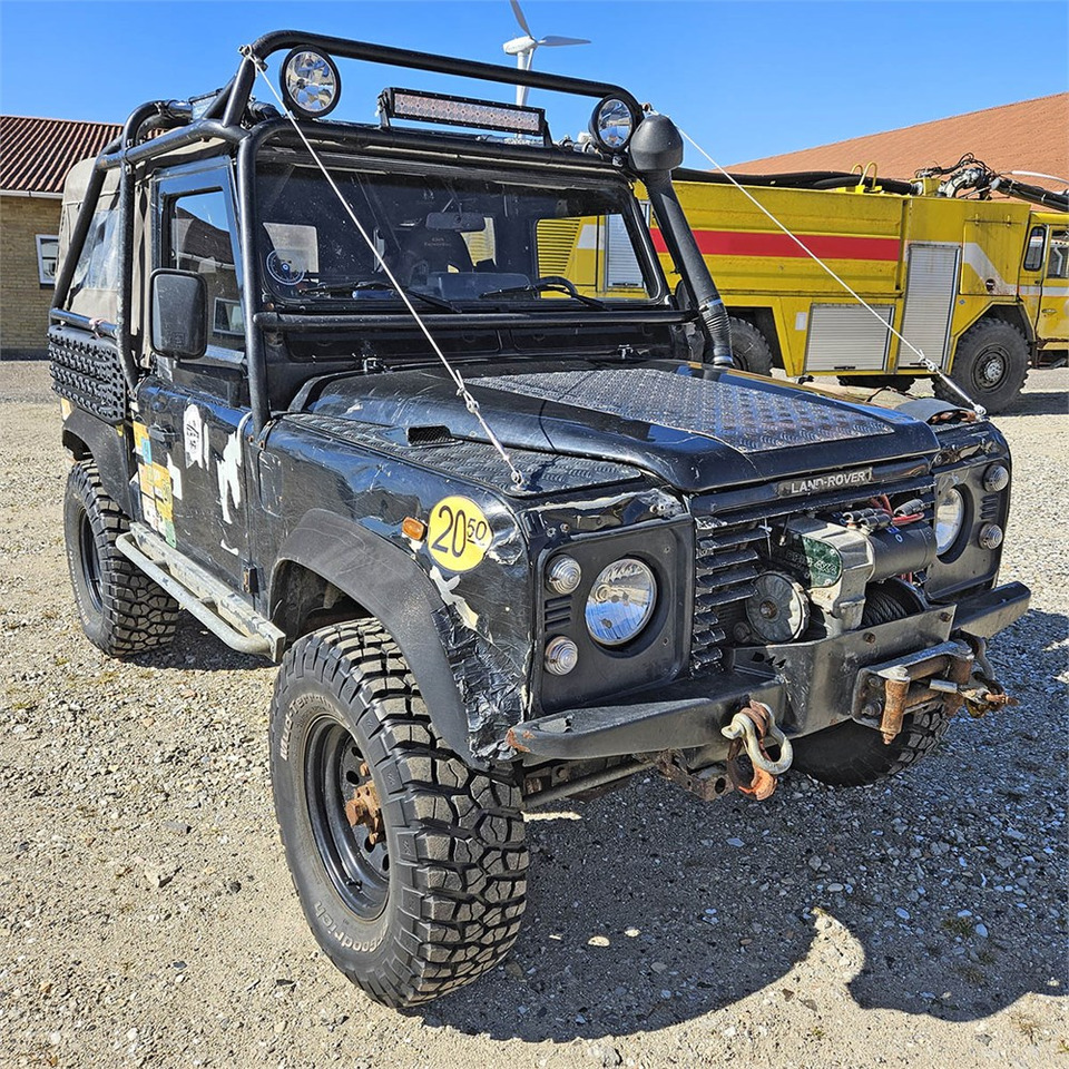 Land Rover Defender 90 - Mobil: gambar 2 Land Rover Defender 90 - Mobil: gambar 2