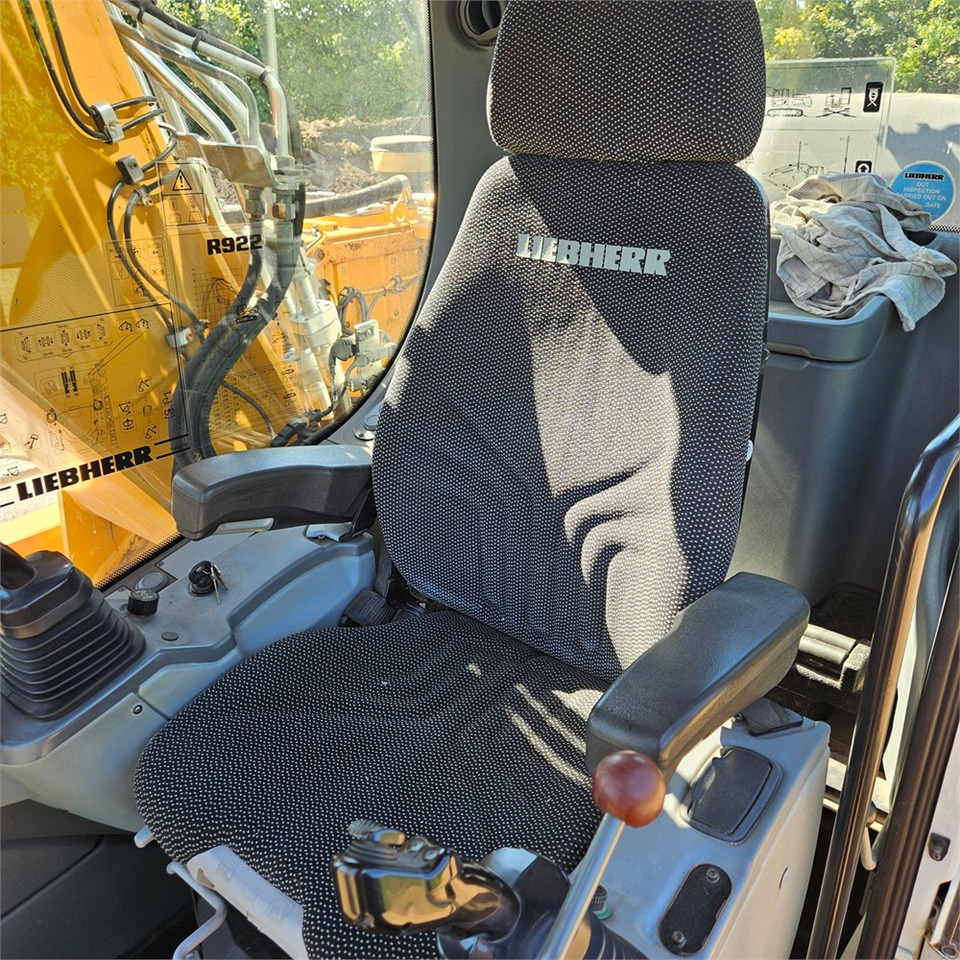 Ekskavator perayap Liebherr R922 LC: gambar 11 Ekskavator perayap Liebherr R922 LC: gambar 11