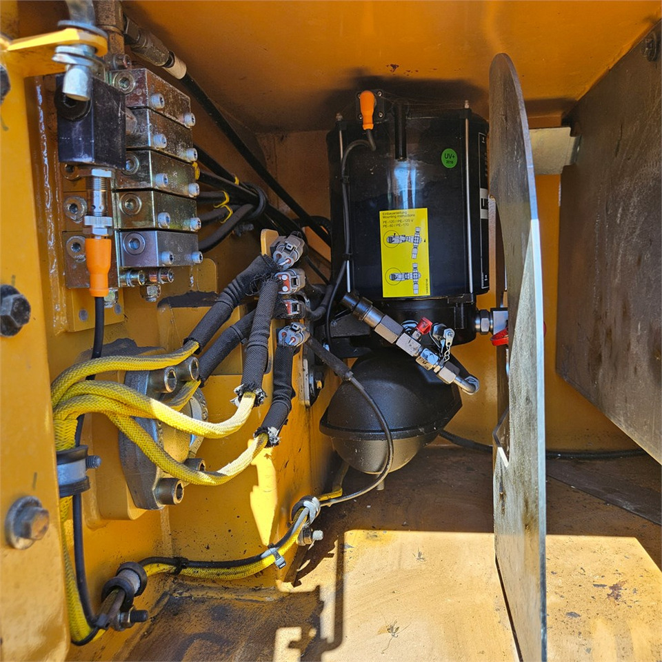 Ekskavator perayap Liebherr R922 LC: gambar 32 Ekskavator perayap Liebherr R922 LC: gambar 32