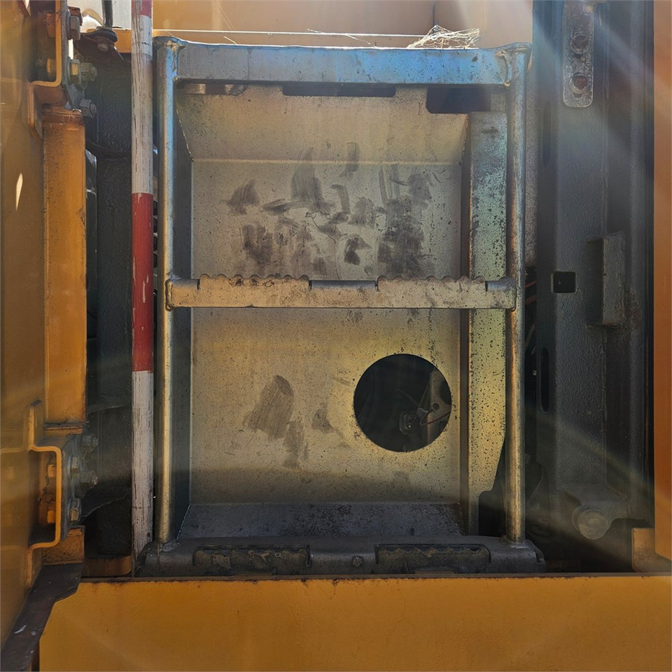 Ekskavator perayap Liebherr R922 LC: gambar 39 Ekskavator perayap Liebherr R922 LC: gambar 39