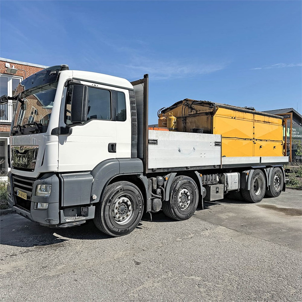 MAN TG 35. 8x2-6 BL - Truk flatbed, Aspal sprayer: gambar 1 MAN TG 35. 8x2-6 BL - Truk flatbed, Aspal sprayer: gambar 1