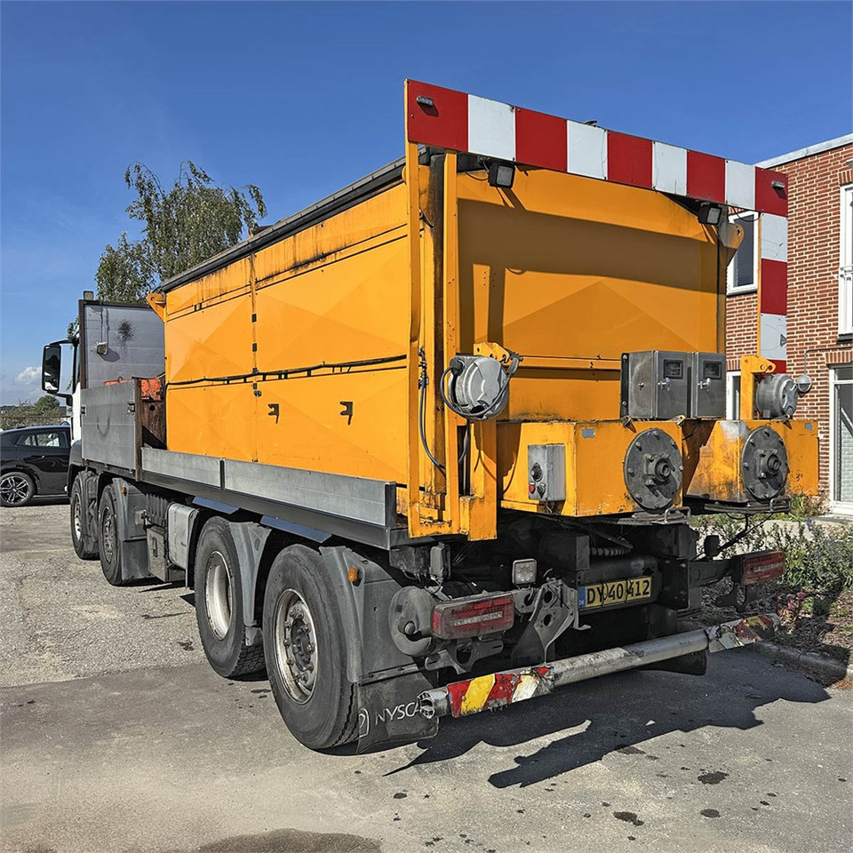 MAN TG 35. 8x2-6 BL - Truk flatbed, Aspal sprayer: gambar 4 MAN TG 35. 8x2-6 BL - Truk flatbed, Aspal sprayer: gambar 4