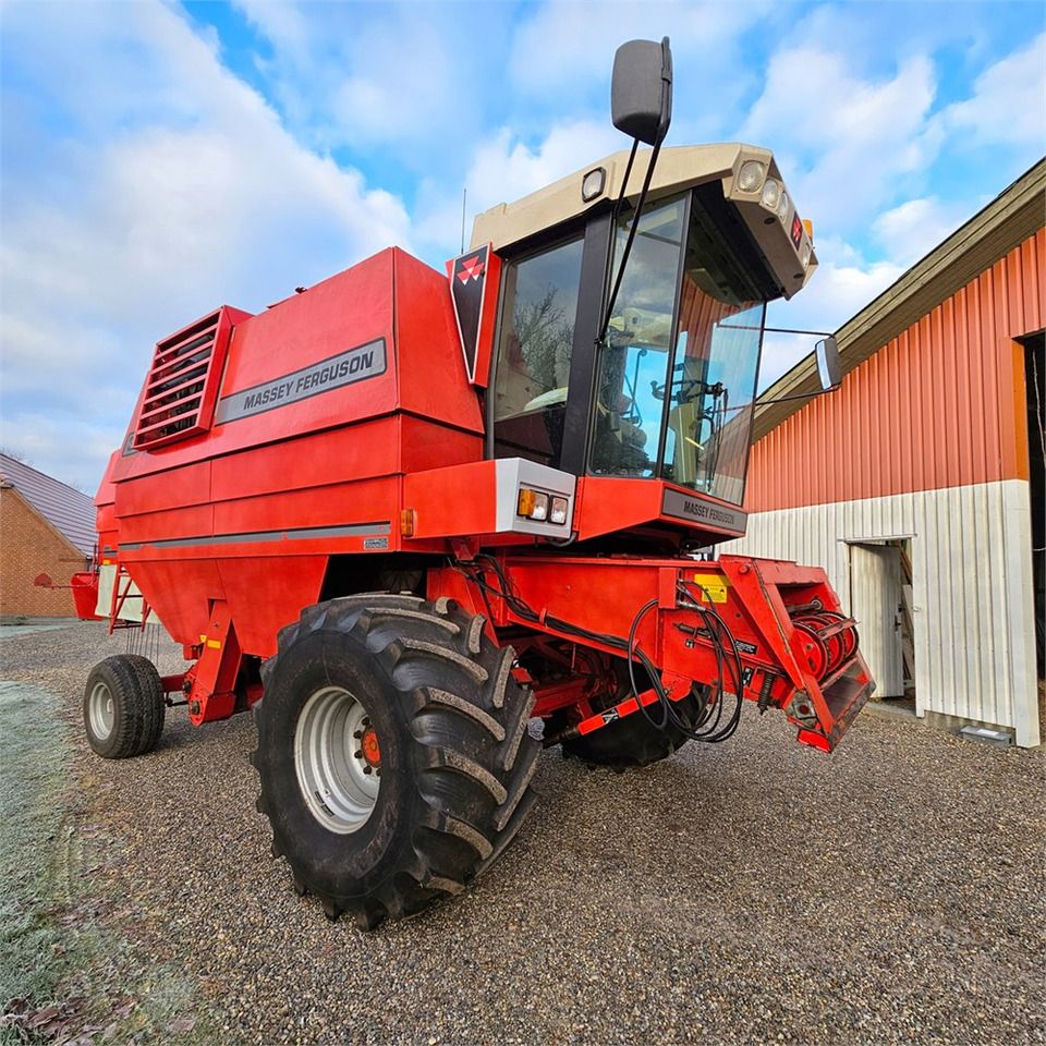 Massey Ferguson MF32 - Mesin pemanen: gambar 2 Massey Ferguson MF32 - Mesin pemanen: gambar 2