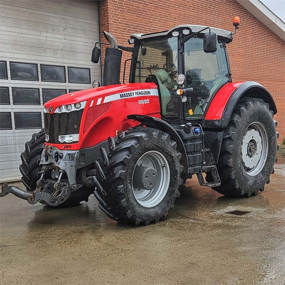 Massey Ferguson Massey Ferguson 8690 - Traktor: gambar 1 Massey Ferguson Massey Ferguson 8690 - Traktor: gambar 1