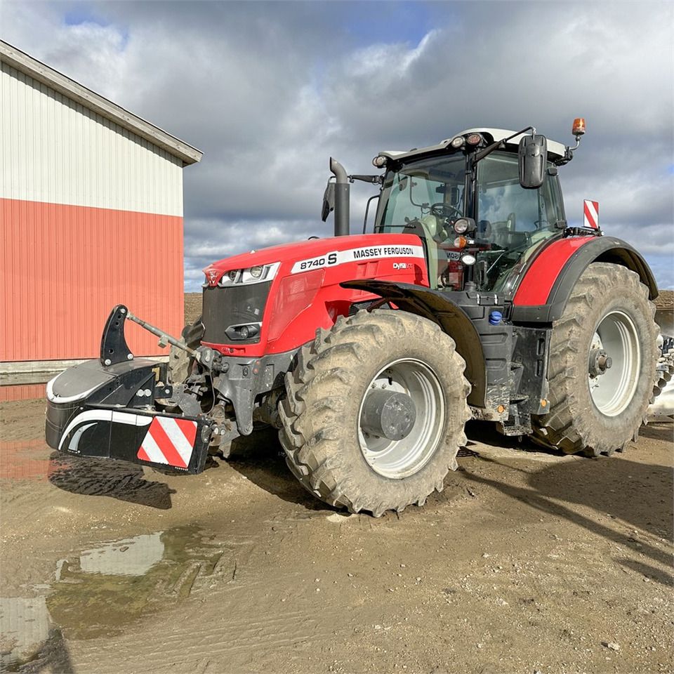 Massey Ferguson S8740 - Traktor: gambar 1 Massey Ferguson S8740 - Traktor: gambar 1