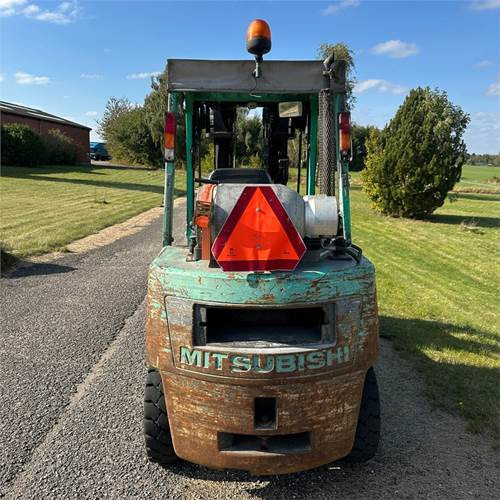 Mitsubishi FG30T - Forklift: gambar 5 Mitsubishi FG30T - Forklift: gambar 5