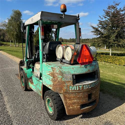 Mitsubishi FG30T - Forklift: gambar 4 Mitsubishi FG30T - Forklift: gambar 4