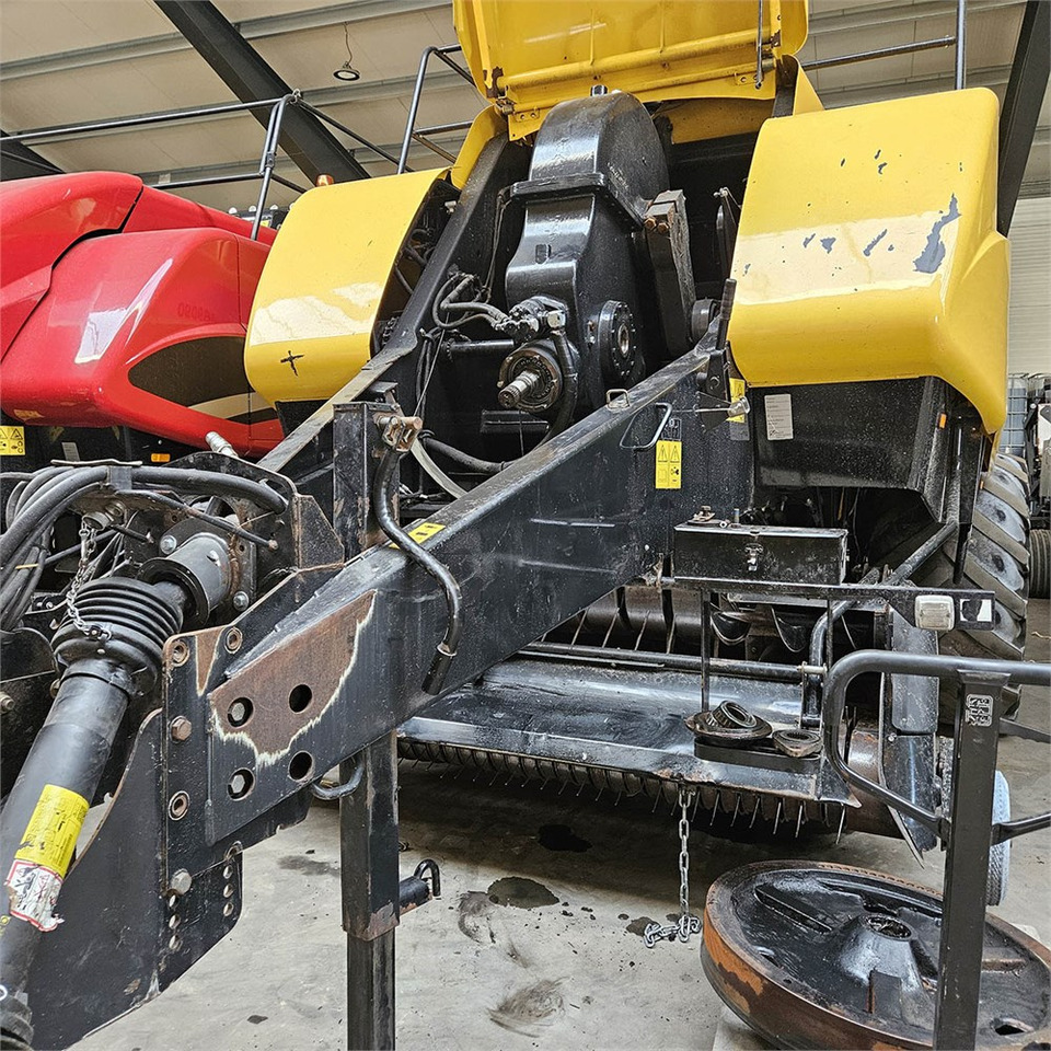 New Holland BB9090 - Peralatan untuk pembuatan jerami: gambar 2 New Holland BB9090 - Peralatan untuk pembuatan jerami: gambar 2