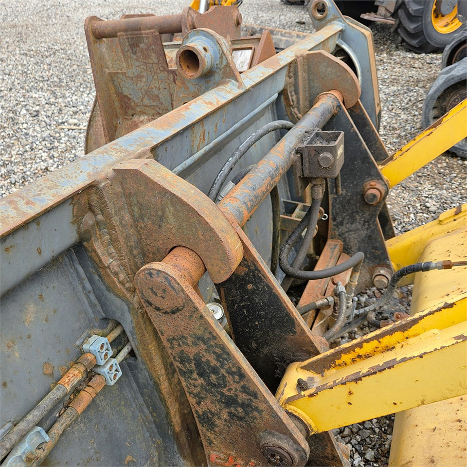 Backhoe loader New Holland LB115-4PS: gambar 43