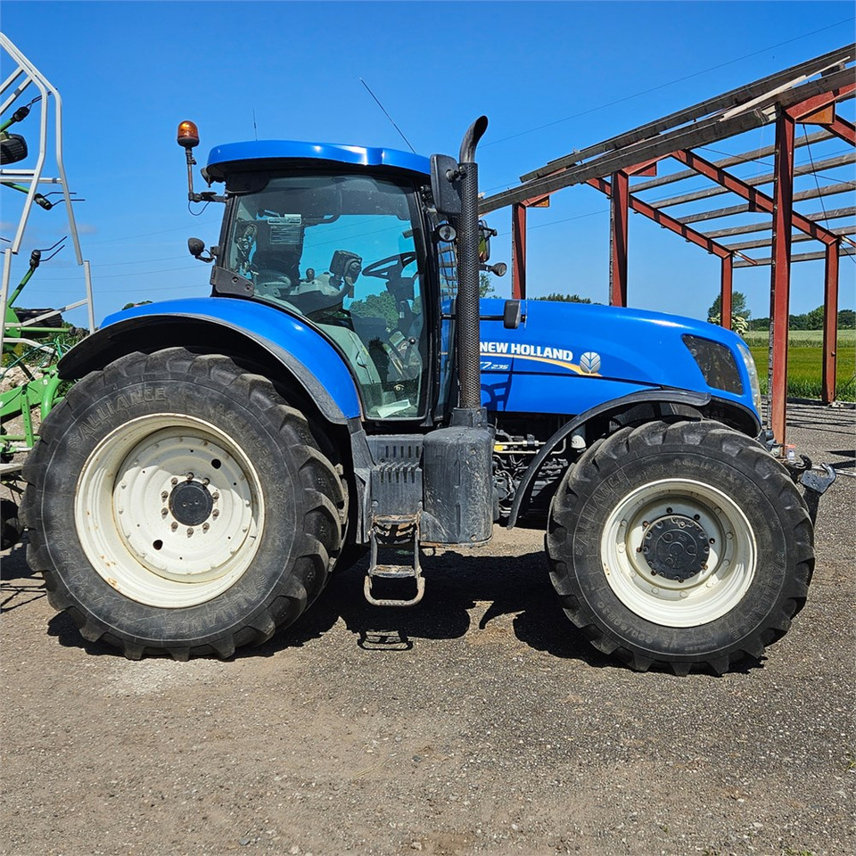 New Holland T7.235 Power Command - Traktor: gambar 2 New Holland T7.235 Power Command - Traktor: gambar 2