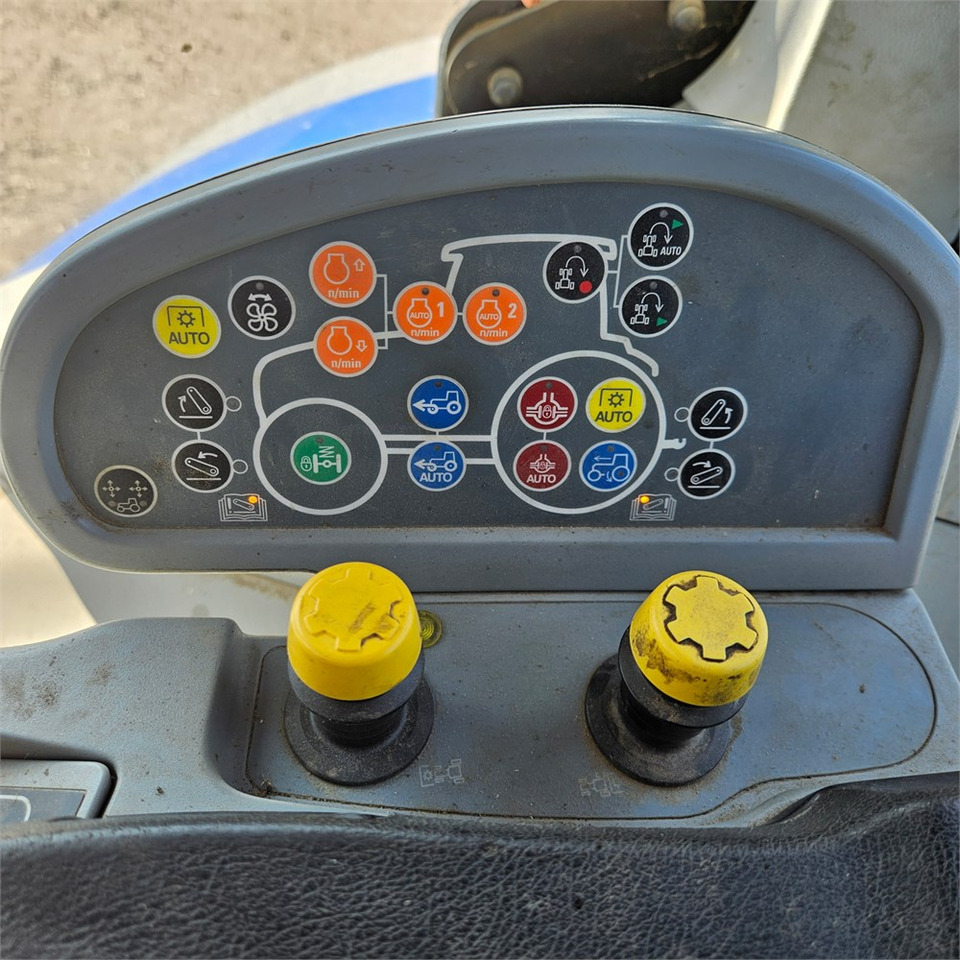 Leasing New Holland T7.235 Power Command New Holland T7.235 Power Command: gambar 12