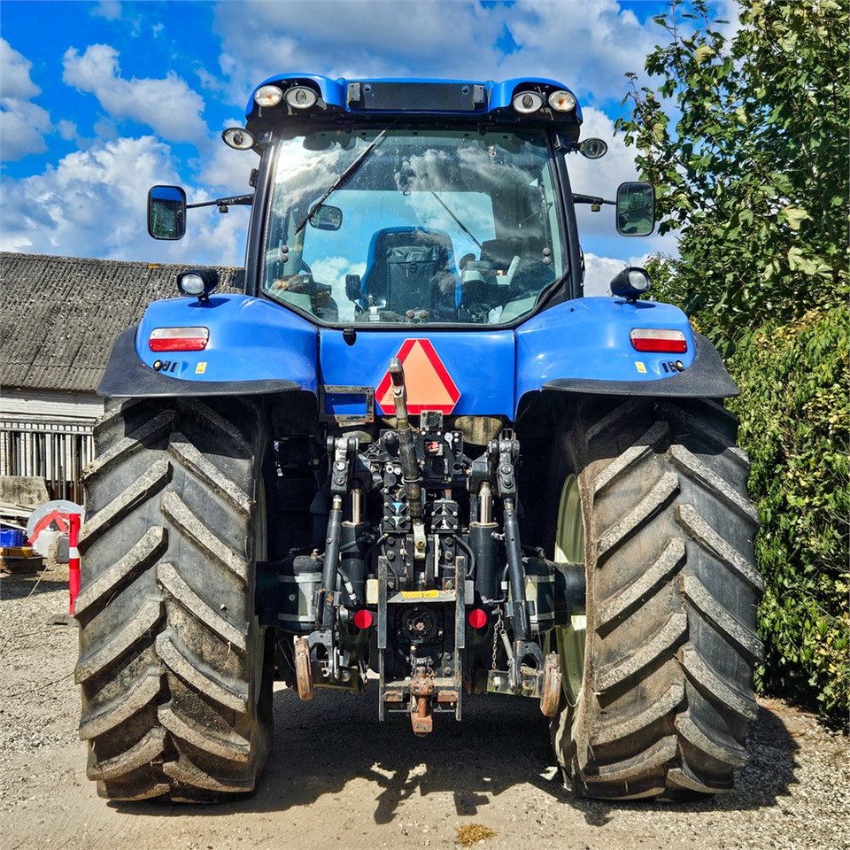 New Holland T8.390 - Traktor: gambar 4 New Holland T8.390 - Traktor: gambar 4