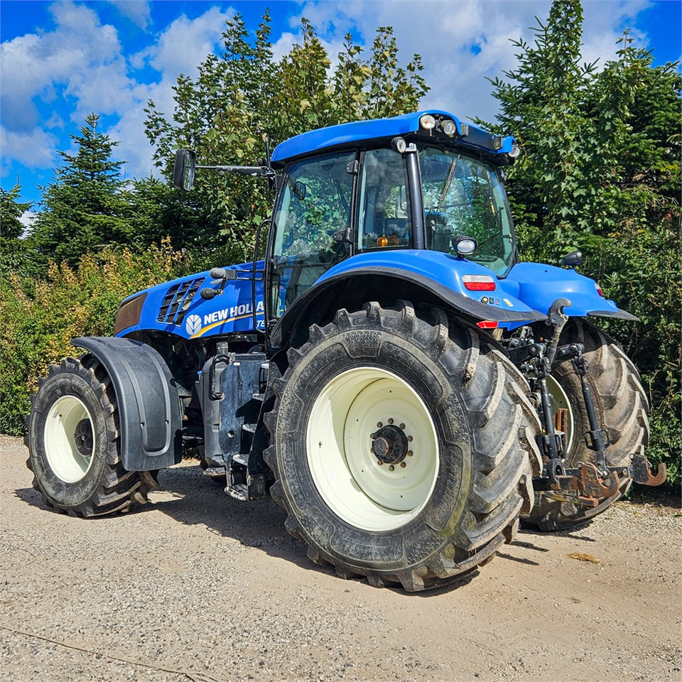 New Holland T8.390 - Traktor: gambar 3 New Holland T8.390 - Traktor: gambar 3