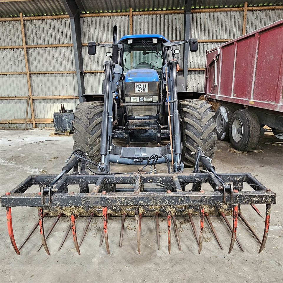 New Holland TM 190 4WD - Traktor: gambar 2 New Holland TM 190 4WD - Traktor: gambar 2