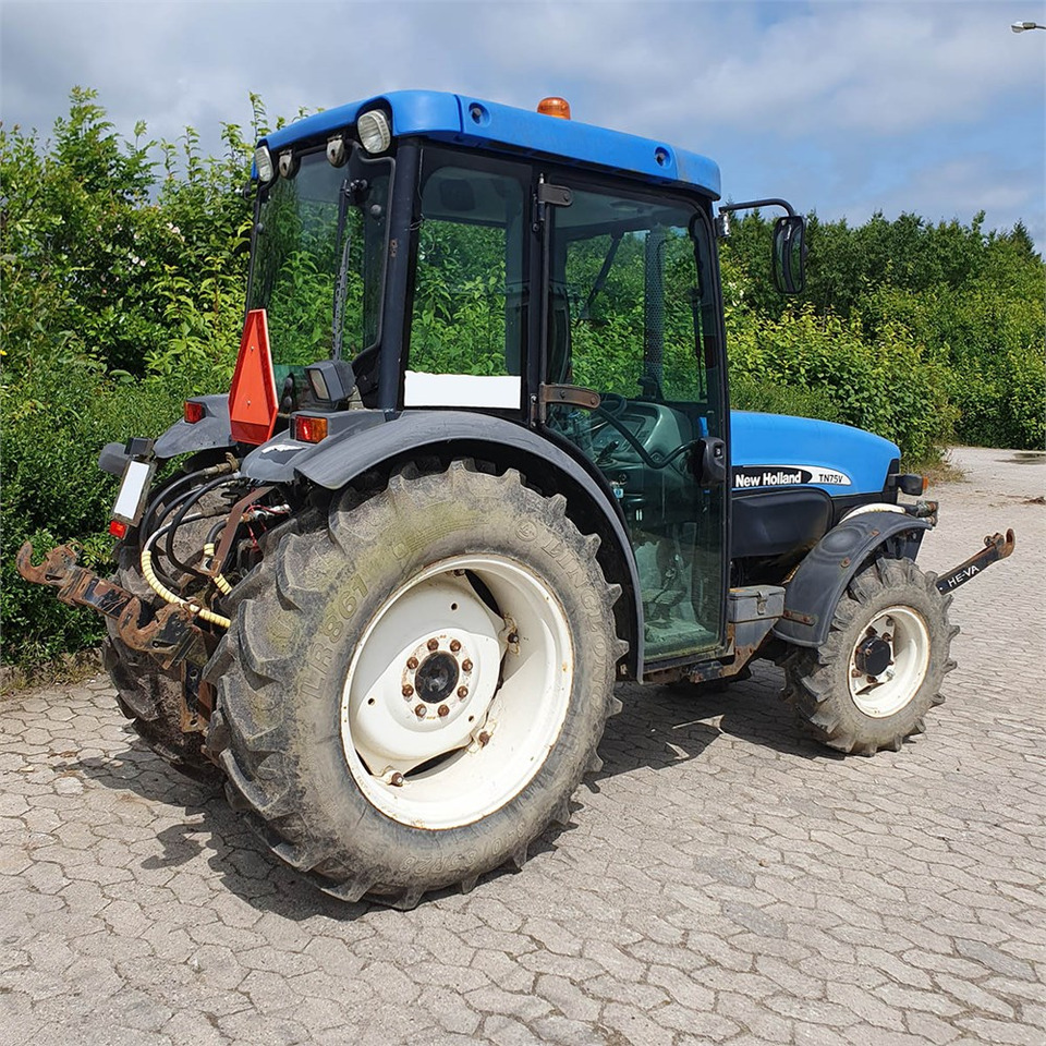 New Holland TN75 V - Traktor: gambar 4 New Holland TN75 V - Traktor: gambar 4