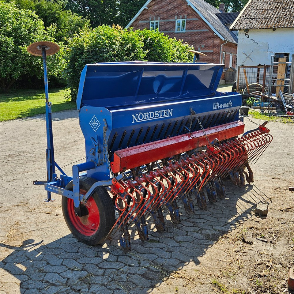 Nordsten Lift-o-Matic 2,5 - Peralatan menabur: gambar 1 Nordsten Lift-o-Matic 2,5 - Peralatan menabur: gambar 1