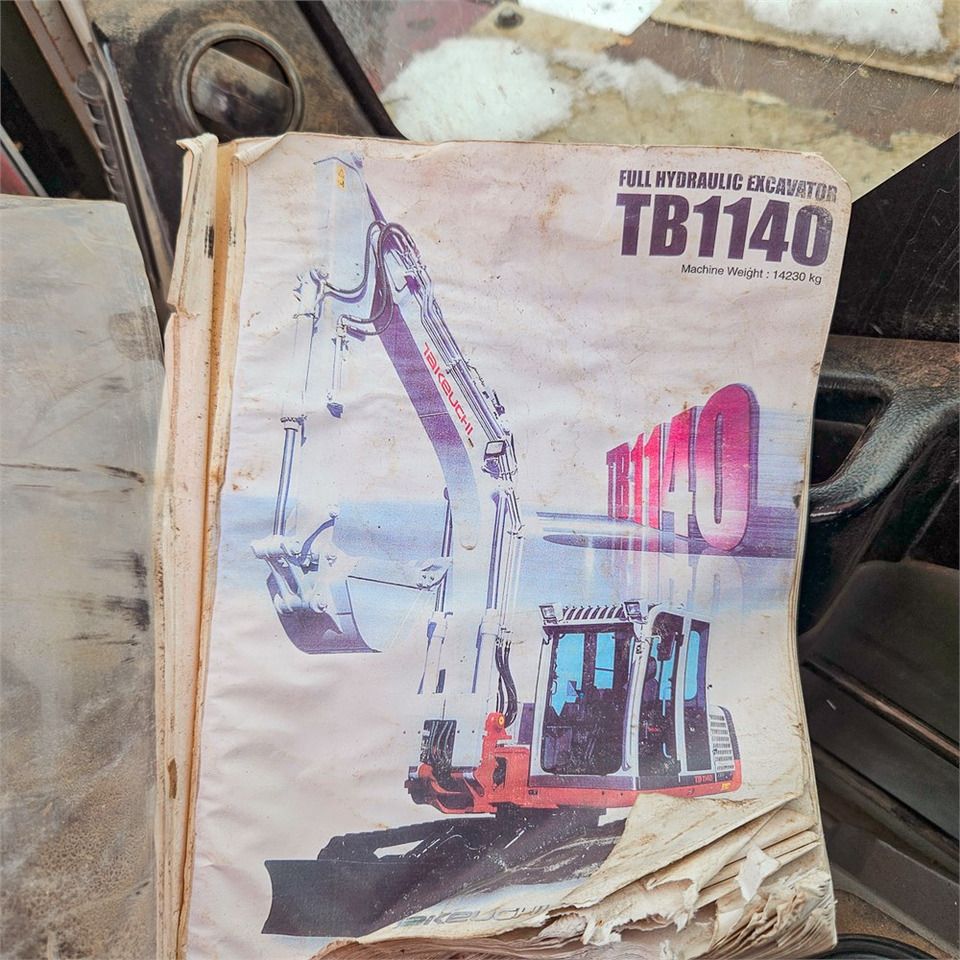 Ekskavator mini Takeuchi 1140: gambar 17