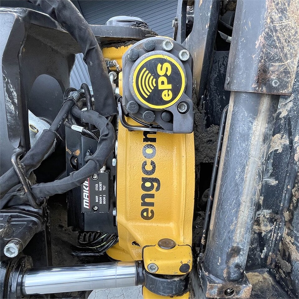 Ekskavator perayap Takeuchi TB 2150 R: gambar 40