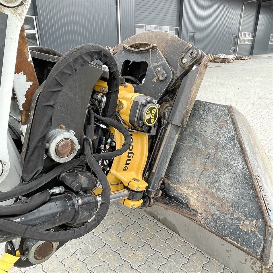 Ekskavator perayap Takeuchi TB 2150 R: gambar 39