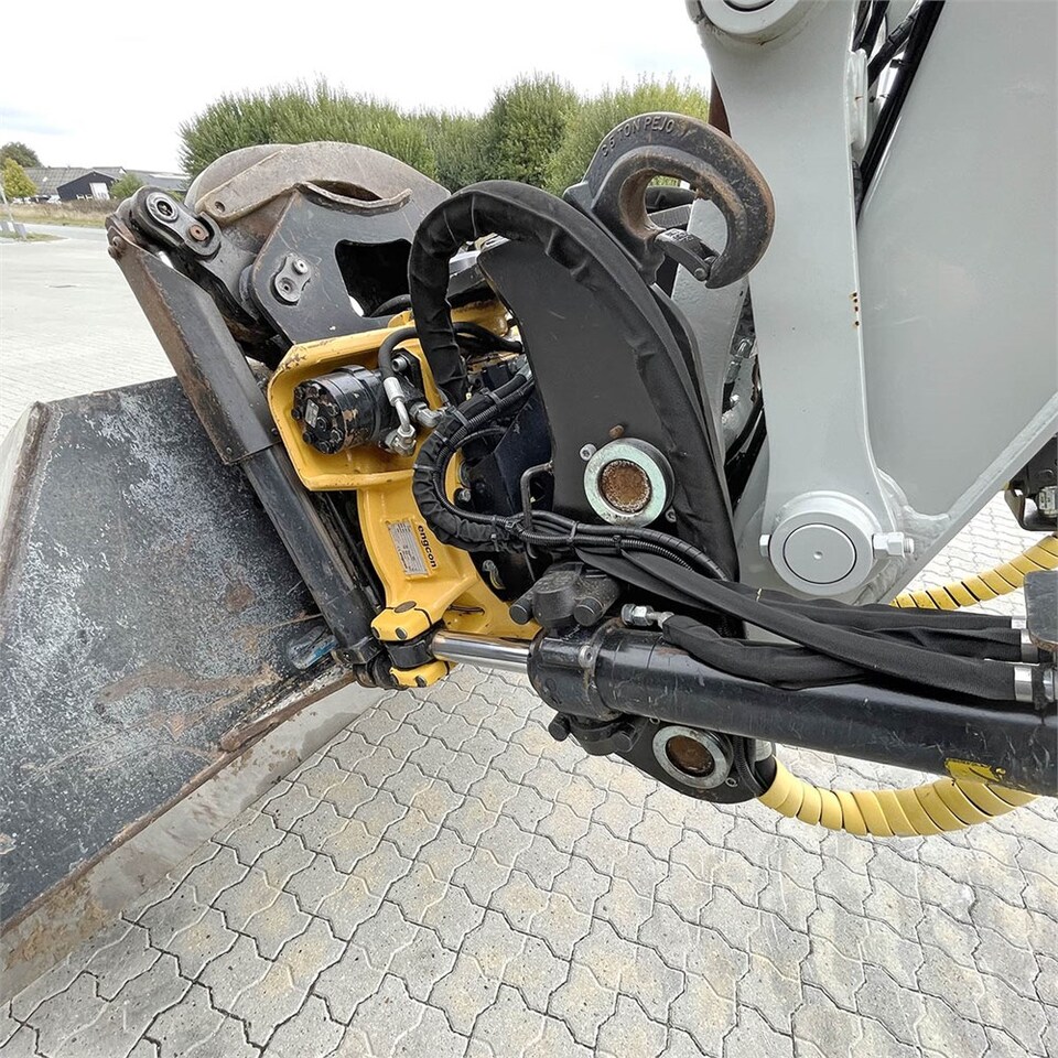 Ekskavator perayap Takeuchi TB 2150 R: gambar 41