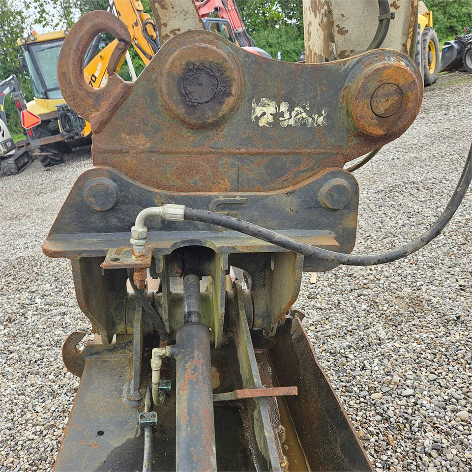 Ekskavator perayap Takeuchi TB1140: gambar 35