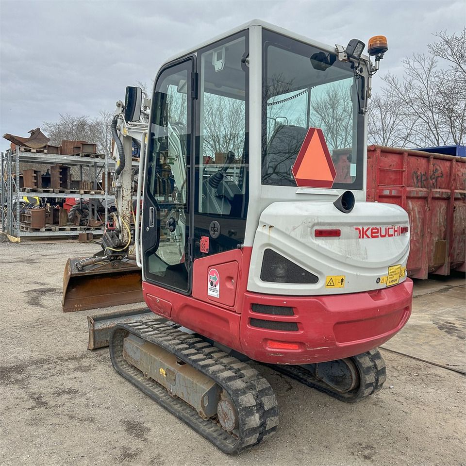Takeuchi TB230 - Ekskavator mini: gambar 2 Takeuchi TB230 - Ekskavator mini: gambar 2