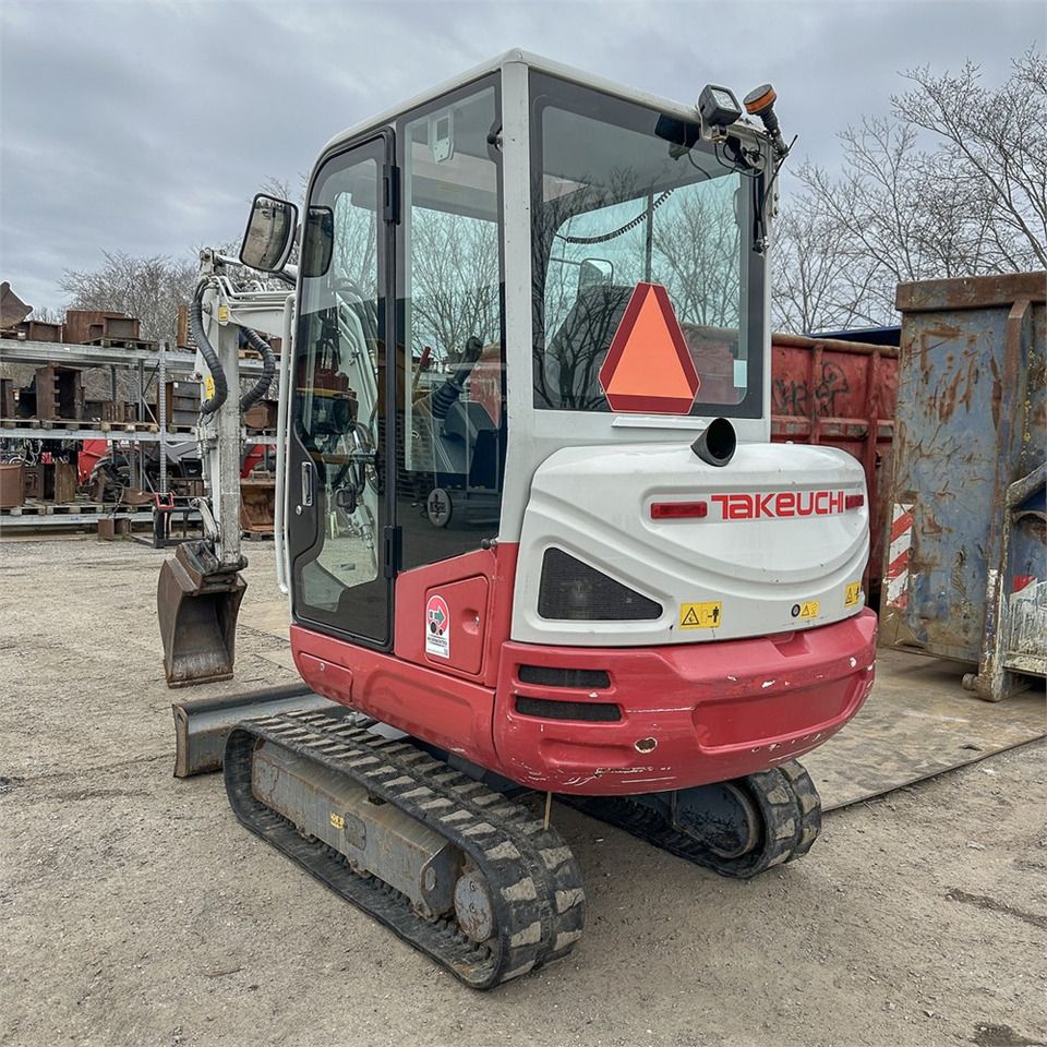 Takeuchi TB230 - Ekskavator mini: gambar 2 Takeuchi TB230 - Ekskavator mini: gambar 2