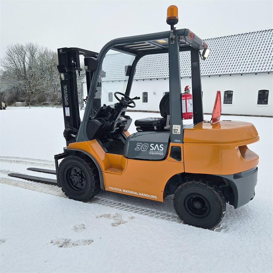 Toyota 30 SAS Equipped - 02-7FDF30 - Forklift: gambar 3 Toyota 30 SAS Equipped - 02-7FDF30 - Forklift: gambar 3