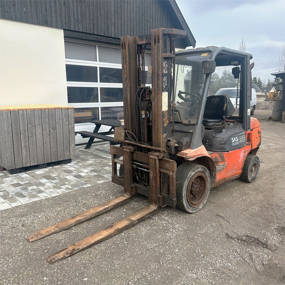 Toyota 62-7FSF30 - Forklift: gambar 2 Toyota 62-7FSF30 - Forklift: gambar 2
