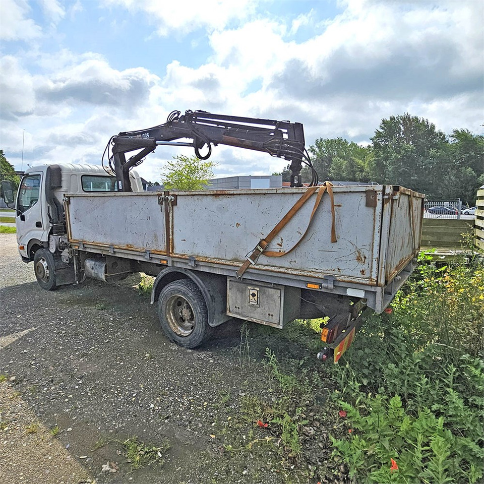 Toyota Dyna 200 - Truk flatbed: gambar 4 Toyota Dyna 200 - Truk flatbed: gambar 4