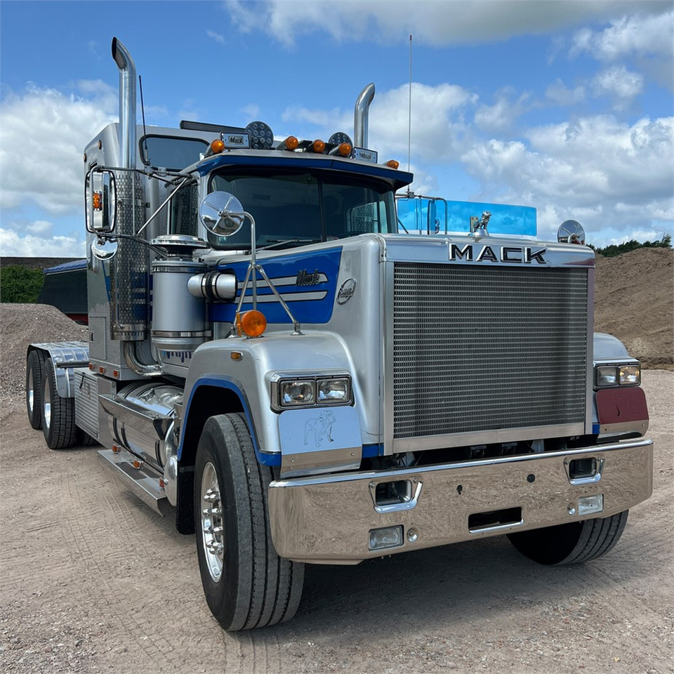 Mack Superliner - Tractor head: gambar 2 Mack Superliner - Tractor head: gambar 2