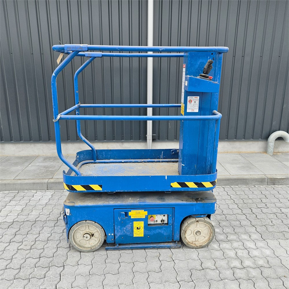 UpRight TM12 - Lift tiang vertikal: gambar 1 UpRight TM12 - Lift tiang vertikal: gambar 1